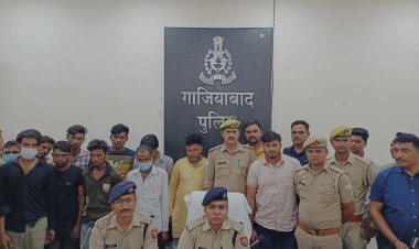 गाजियाबाद पुलिस ने ऑपरेशन पाताल के तहत अवैध हथियार बनाने वाली फैक्ट्री का किया भंडाफोड़ अवैध हथियारों का बड़ा जखीरा किया बरामद