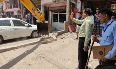 विजय नगर जोन में अतिक्रमण हटाओ टीम ने अतिक्रमण हटाने के साथ-साथ 22000 जुर्माना भी वसूला