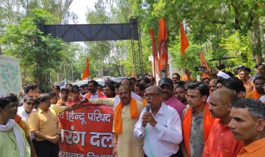 नूपुर शर्मा के समर्थन में उतरे विश्व हिंदू परिषद और बजरंग दल के कार्यकर्ता महामहिम राष्ट्रपति के नाम दिया ज्ञापन