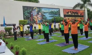 अंतर्राष्ट्रीय योग दिवस की तैयारी में जुटा जेल प्रशासन ,परमार्थ देव स्वामी के सानिध्य में 500 बंदियों ने लिया योग प्रशिक्षण