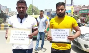 दिखाई दिया पुलिस का भय ,हाथ में तख्ती लेकर 2 गैंगस्टर लोनी बॉर्डर थाने आत्मसमर्पण करने पहुंचे तो हर कोई रह गया दंग