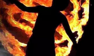 पुलिस बूथ से चंद कदमों की दूरी पर श्यामा प्रसाद मुखर्जी पार्क में बुरी तरह झुलसी हालत में मिली अज्ञात महिला