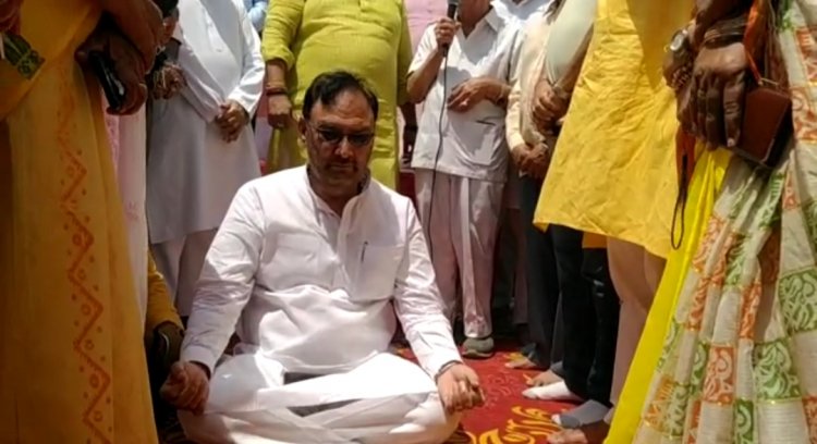 डॉ श्यामा प्रसाद मुखर्जी के बलिदान दिवस के अवसर पर आखिर इसलिए भाजपा के वरिष्ठ नेता एवं पूर्व मेयर बैठे धरने पर