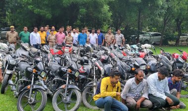 गाजियाबाद पुलिस को मिली बड़ी कामयाबी,करीब 500 दुपहिया वाहनों की चोरी करने वाले  अन्तर्राज्जीय  गैंग का पर्दाफाश करते हुए 5 शातिर वहां चोरों को किया गिरफ्तार 40 दुपहिया वाहनों की बड़ी खेप बरामद