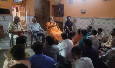 महंत श्री नारायण गिरी जी महाराज ने मंदिर समिति के कार्यकर्ताओं के साथ बैठक कर सावन के सोमवार और कावड़ के मेले को लेकर दिए दिशा निर्देश