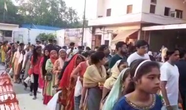 भगवान दूधेश्वरनाथ मंदिर में देर रात से ही लगी भक्तों की लंबी कतार, कड़ी सुरक्षा के बीच किया जा रहा  जलाभिषेक