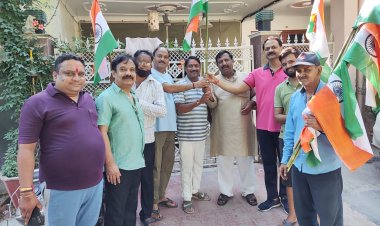 प्रताप विहार के जी ब्लॉक में घर-घर किया गया तिरंगा  वितरित