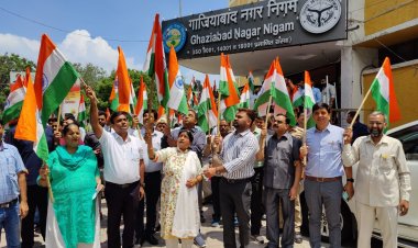 गाजियाबाद नगर निगम ने हर घर  तिरंगा अभियान का तिरंगा यात्रा से किया समापन