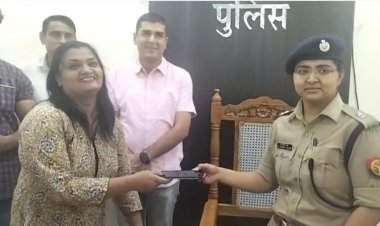 गाजियाबाद पुलिस की सर्विलांस टीम को मिली बड़ी कामयाबी करीब 25 लाख रुपए की कीमत के 111 गुमशुदा व चोरी हुए मोबाइल किए बरामद