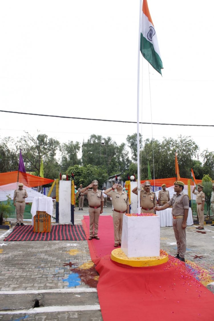 गौतमबुद्धनगर स्थित 49 वीं वाहिनी पीएसी के जवानों ने धूमधाम से मनाया आजादी का अमृत महोत्सव