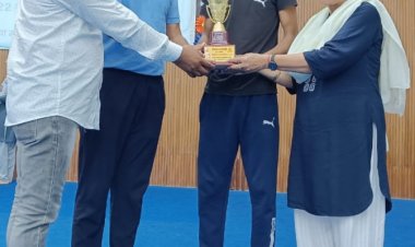 अंडर-19 बैडमिंटन प्रतियोगिता में ध्रुव प्रताप सिंह ने बेहतरीन प्रदर्शन करते हुए गोल्ड मेडल  हांसिल कर स्कूल व जिले का किया नाम रोशन