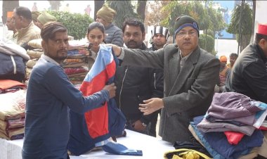 डासना जेल में बंद गरीब व असहाय बंदियों को ठंड से बचाव के लिए समाज सेवी परिवार आया  आगे