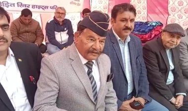 राजनगर एक्सटेंशन की रिवर हाइट्स सोसायटी में दसवें दिन भी कुत्तों की समस्याओं को लेकर धरना जारी रहा