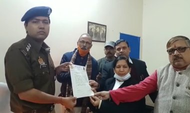 स्वामी प्रसाद मौर्य और बृजेश प्रजापति के खिलाफ कवि नगर थाने में दी तहरीर