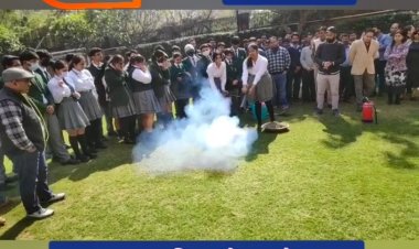 दमकल विभाग की टीम ने आग से बचाव के लिए लोगों को दी खास जानकारी