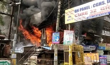 तेजस न्यूज :- शॉर्ट सर्किट से दुकानों में लगी भीषण आग ,सेलेक्ट को भी लिया चपेट में