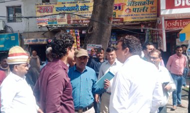 तेजस न्यूज : नगर आयुक्त ने निरीक्षण के दौरान सिटी तथा विजय नगर जोन के मार्गों को कराया अवमुक्त, स्वच्छता के प्रति दुकानदारों को किया जागरूक