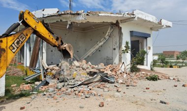 तेजस न्यूज : मसूरी इलाके में लगातार हो रहा अवैध निर्माण, वरदा एनक्लेव में  चौथी बार जीडीए के 4 बुलडोजर गरजे,70 बीघा में अवैध निर्माण किया ध्वस्त