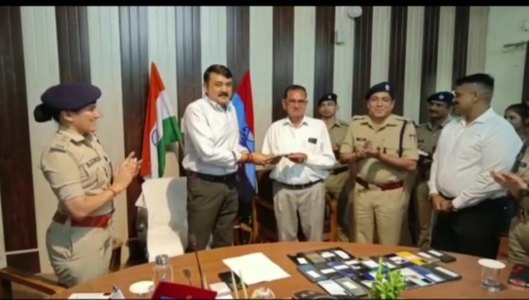 पुलिस को मिली बड़ी कामयाबी करीब ₹43 लाख की कीमत के खोए और चोरी हुए करीब 252 मोबाइल किए बरामद ,मोबाइल स्वामियों के चेहरे पर लौटी खुशी