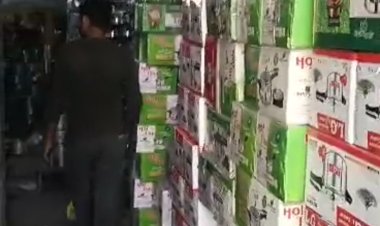 तेजस न्यूज :------ भारतीय मानक ब्यूरो गाजियाबाद की टीम ने अवैध रूप से प्रेशर कुकर बनाए जाने वाली फैक्ट्री पर मारा छापा ,1800  बने और भारी मात्रा में अधबने प्रेशर कुकर व अन्य सामान भी किया बरामद