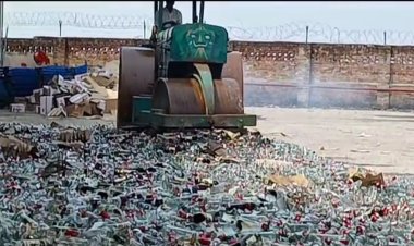 आबकारी विभाग ने करीब ₹13 करोड़ की 9,500 हजार अंग्रेजी शराब की पेटियों पर रोलर चलाकर किया नष्ट