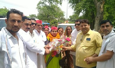 सपा महिला सभा की प्रदेश सचिव का कार्यकर्ताओं ने किया भव्य स्वागत -शालू जौहरी को सपा महिला सभा का प्रदेश सचिव बनाया गया