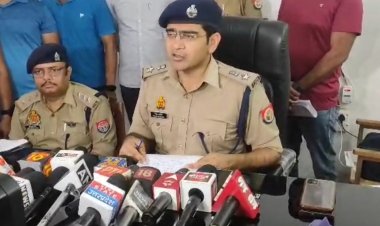 घरों में चोरी करने वाले गैंग का पर्दाफाश करते हुए पुलिस ने तीन शातिर चोरों समेत एक सुनार को भी किया गिरफ्तार