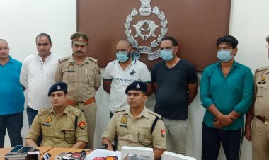 सड़क पर चलते लोगों के साथ हथियार के बल पर लूट की वारदात को अंजाम देने वाले दो शातिर लुटेरों को पुलिस ने किया गिरफ्तार।