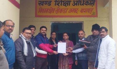 शिक्षकों ने जुलूस निकालकर दिया ज्ञापन, राष्ट्रीय शैक्षिक महासंघ के तत्वावधान में हुई नारेबाजी