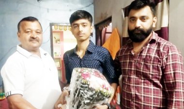 सीबीएसई बोर्ड परीक्षा में 97% अंक प्राप्त करने पर किया सम्मानित