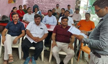 ऑनलाइन हाजिरी के विरोध में गरजे शिक्षक