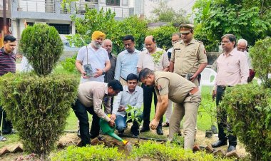 सराहनीय :एक पौधा माँ बाप के नाम