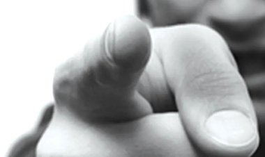 प्रधानाचार्य को निलम्बित परिचारक ने दी गर्दन काटने की धमकी