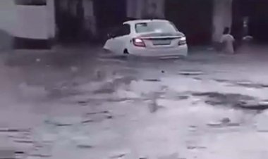 खेकड़ा में पानी के बहाव में कार बही