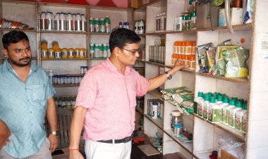 प्रतिबंधित कीटनाशक मोनोक्रोटोफॉस की तलाश में छापेमारी