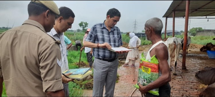 बुलंदशहर के रायपुर में तालाब गौशालाओं का निरीक्षण, साफ सफाई न मिलने पर  नाराज हुए जिलाधिकारी