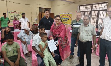 चार दिव्यांगों को तत्काल बनाकर दिए प्रमाण पत्र