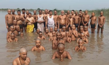 संस्कृत छात्रों ने यमुना में स्नान कर कराया यज्ञोपवीत संस्कार