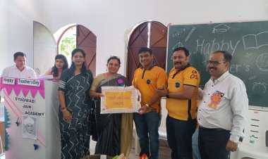 स्यादवाद जैन एकेडमी में शिक्षकों को किया गया सम्मानित