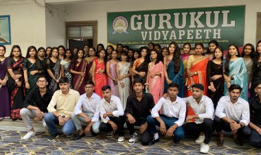 गुरूकुल में बच्चों ने शिक्षकों को दिए उपहार