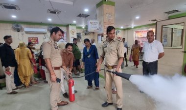 फायरकर्मियों ने बैंकों में की मॉक ड्रिल