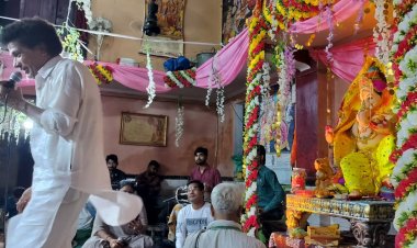 गणपति को लगाया मोदक का भोग, रूप गुण का मांगा आशीर्वाद