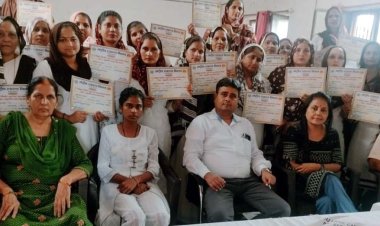 प्रशिक्षण में आशाओं ने सीखी नवजात की देशभाल