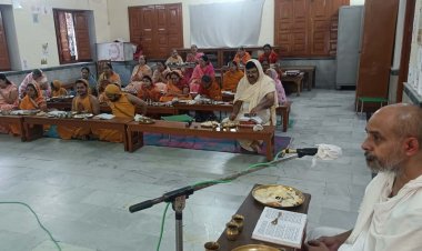 प्रासुक जल से हुआ श्रीजी का अभिषेक