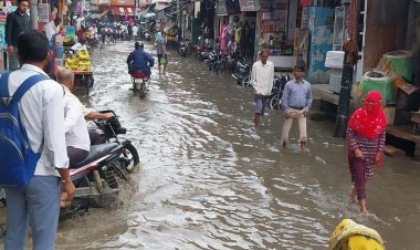 खेकडा में जमकर बरसे बदरा, सडको पर फैला कीचड