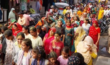 गणपति विसर्जन से पूर्व निकली भव्य शोभा यात्रा