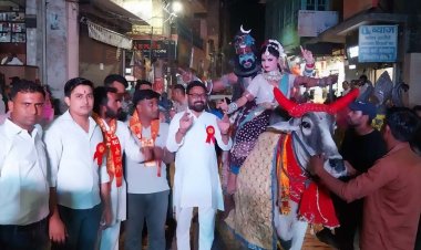 धूमधाम से निकली शिव बारात, पुष्पवर्षा से हुआ स्वागत