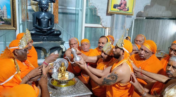 जैन मंदिरों में हुई उत्तम धर्म की पूजा