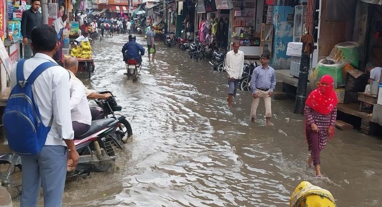 खेकडा में जमकर बरसे बदरा, सडको पर फैला कीचड