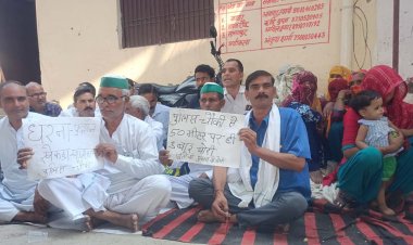 चोरी की घटनाओं का खुलासा न होने के विरोध में धरना शुरू